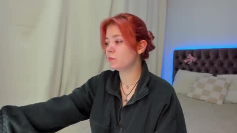Snapshot of ella_mayers chatting on 10/11/25, 12:15 Ella Mayers online show from 10/11/25, 12:15