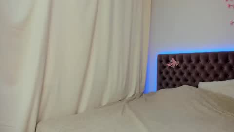 Snapshot of ella_mayers chatting on 10/12/25, 12:26 Ella Mayers online show from 10/12/25, 12:26