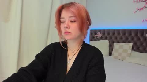 Snapshot of ella_mayers chatting on 10/18/25, 12:17 Ella Mayers online show from 10/18/25, 12:17
