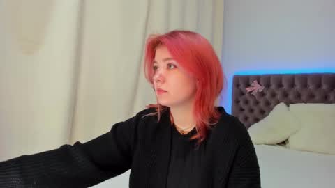 Snapshot of ella_mayers chatting on 10/26/25, 01:17 Ella Mayers online show from 10/26/25, 01:17