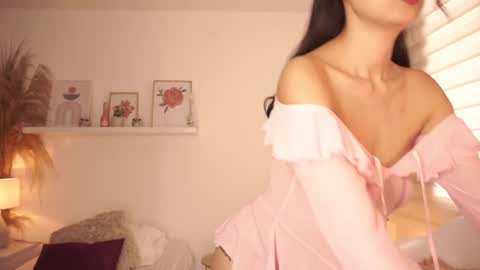 ELLA OWEN online show from 10/17/25, 05:48