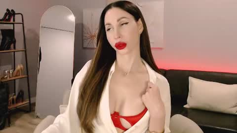 Snapshot of ella_sea chatting on 06/25/26, 05:45 Ella online show from 06/25/26, 05:45
