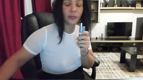 Snapshot of ella_sweety0 chatting on 12/21/25, 02:24 Ella online show from 12/21/25, 02:24