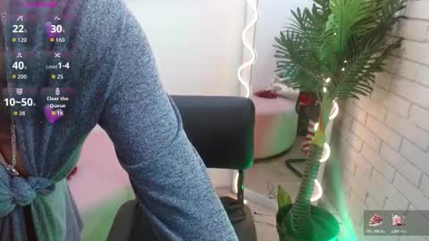 ella_tay1 online show from 11/22/25, 11:31