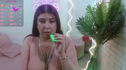 ella_tay1 online show from 11/23/25, 11:43