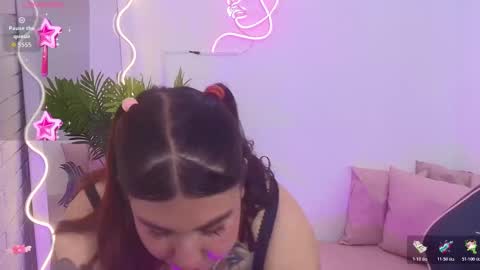 ella_tay1 online show from 11/28/25, 03:09