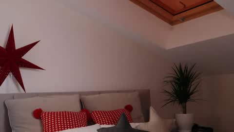 Ella online show from 12/13/24, 11:06