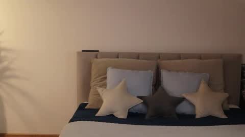 Ella online show from 02/09/25, 07:19