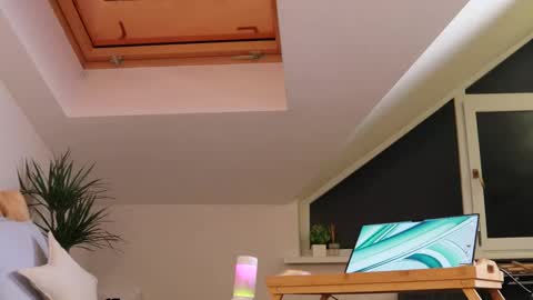 Ella online show from 03/02/25, 11:09