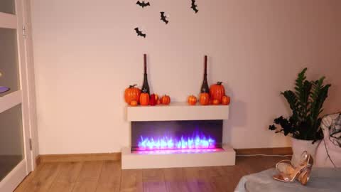 Ella online show from 10/26/25, 07:42