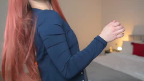 Snapshot of ella_twinkle chatting on 04/10/26, 06:56 Ella online show from 04/10/26, 06:56