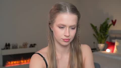 Snapshot of ella_twinkle chatting on 04/17/26, 06:55 Ella online show from 04/17/26, 06:55