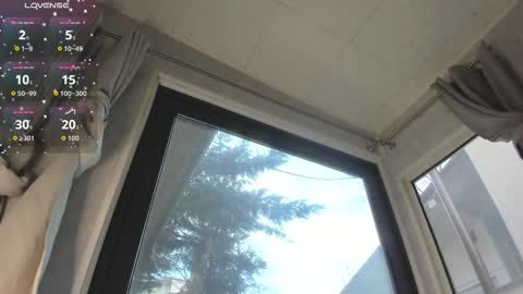 Snapshot of ella_vee chatting on 03/05/26, 05:47 ella_vee online show from 03/05/26, 05:47