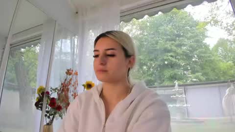 ella_vee online show from 05/02/26, 05:34
