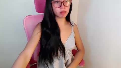 Snapshot of ella_walkerxxx chatting on 05/02/26, 05:45 ella_walkerxxx online show from 05/02/26, 05:45