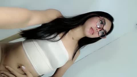 Snapshot of ella_walkerxxx chatting on 05/13/26, 11:33 ella_walkerxxx online show from 05/13/26, 11:33