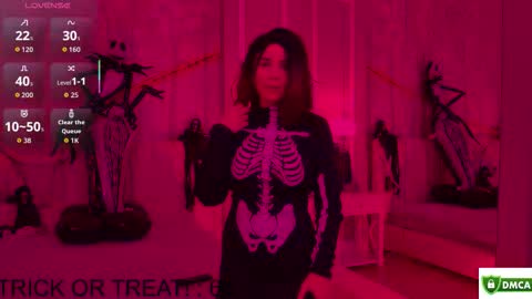 Ella online show from 10/31/25, 04:24