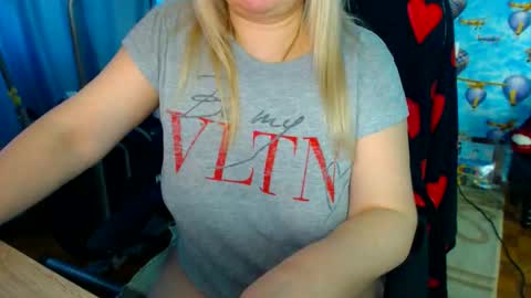  IsaBella  online show from 12/19/25, 08:32