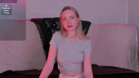 Snapshot of ellabloom chatting on 11/28/25, 12:41 Ella online show from 11/28/25, 12:41