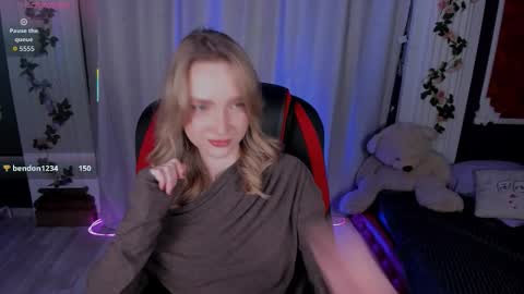 Snapshot of ellabloom chatting on 12/20/25, 03:08 Ella online show from 12/20/25, 03:08