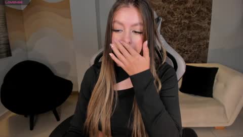 EllaClark online show from 12/30/24, 09:29