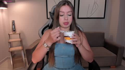 EllaClark online show from 01/17/25, 06:54