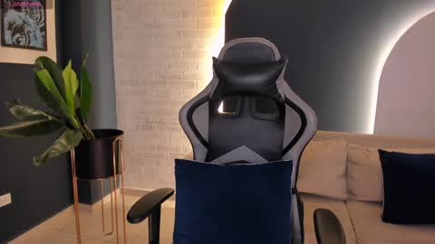 EllaClark online show from 01/19/25, 11:34