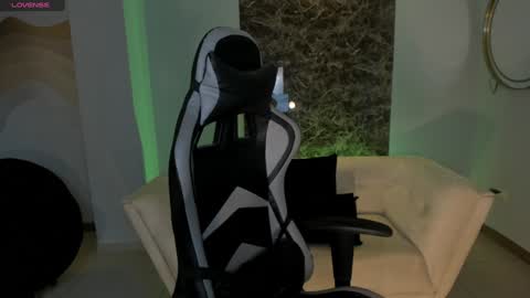 EllaClark online show from 02/02/25, 05:04