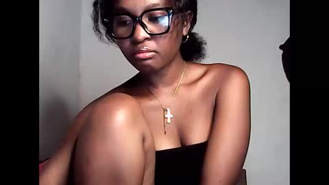ellah245 online show from 04/30/26, 10:58