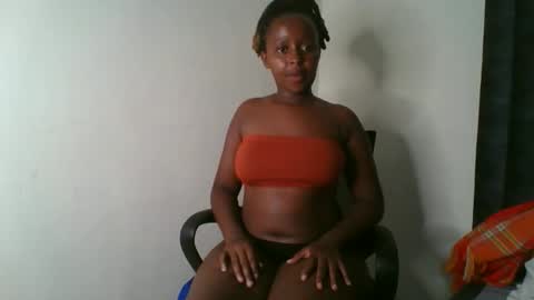 Snapshot of ellah_simone chatting on 05/17/26, 12:08 ellah-simone online show from 05/17/26, 12:08