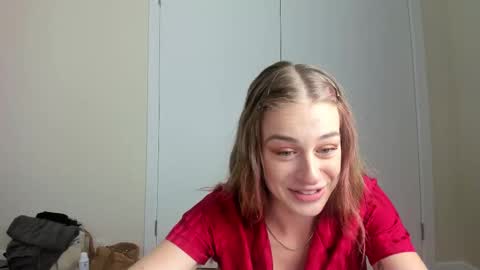 Snapshot of ellajadeexx chatting on 03/15/26, 02:28 ellaaaa online show from 03/15/26, 02:28