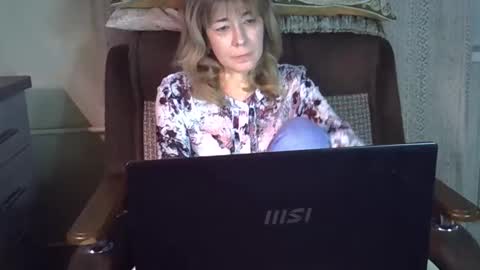 Snapshot of ellajohnsonx chatting on 11/23/25, 06:19 ellajohnsonx online show from 11/23/25, 06:19