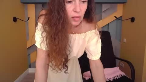 Snapshot of ellalongs chatting on 06/19/26, 11:47 EllaLongs online show from 06/19/26, 11:47