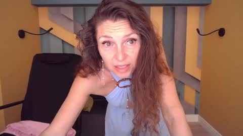 Snapshot of ellalongs chatting on 06/29/26, 11:32 EllaLongs online show from 06/29/26, 11:32