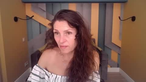 Snapshot of ellalongs chatting on 07/07/26, 11:25 EllaLongs online show from 07/07/26, 11:25