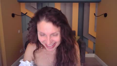 Snapshot of ellalongs chatting on 07/18/26, 11:14 EllaLongs online show from 07/18/26, 11:14