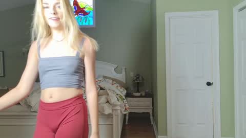 ellalowe online show from 04/15/26, 07:58