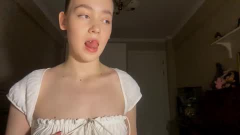 Snapshot of ellamenas chatting on 10/08/25, 06:27 Ella online show from 10/08/25, 06:27