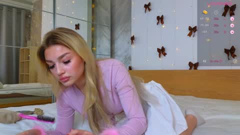 ellamilla online show from 12/20/24, 09:43