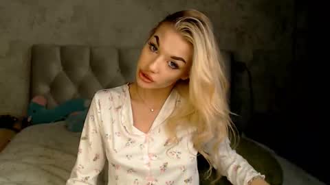 ellamilla online show from 03/08/26, 09:29