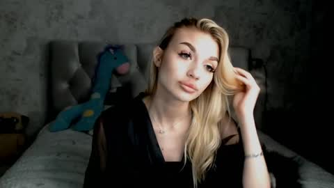 ellamilla online show from 04/19/26, 06:10