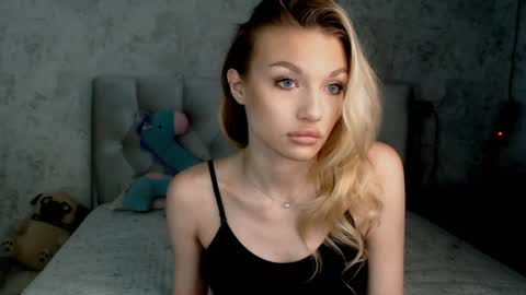 Snapshot of ellamilla chatting on 07/05/26, 02:35 ellamilla online show from 07/05/26, 02:35