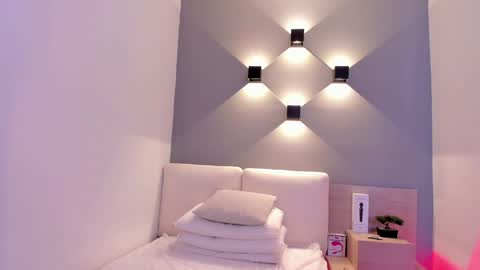 Ella online show from 01/14/25, 04:47