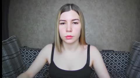 Snapshot of ellanuar chatting on 12/12/24, 01:21 EllaNuar online show from 12/12/24, 01:21