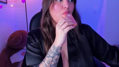 ellarosee_ online show from 12/15/25, 05:50