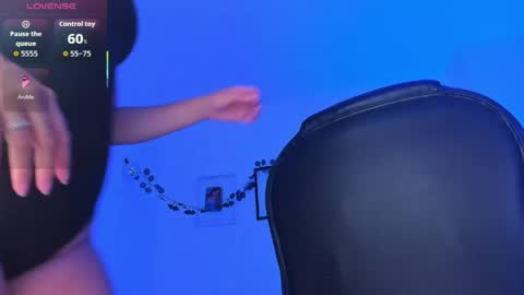 ellarosee_ online show from 04/10/26, 07:07