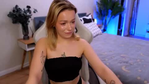 Ella online show from 12/15/25, 07:23