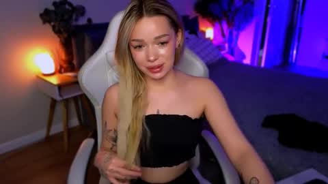 Snapshot of ellatwox chatting on 03/12/26, 06:19 Ella online show from 03/12/26, 06:19