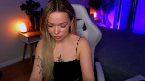 Snapshot of ellatwox chatting on 03/18/26, 05:43 Ella online show from 03/18/26, 05:43