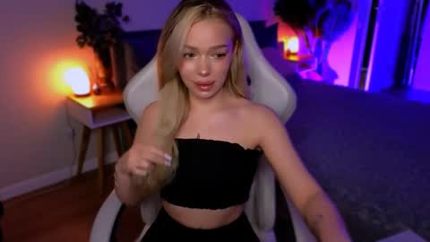 Snapshot of ellatwox chatting on 04/03/26, 05:49 Ella online show from 04/03/26, 05:49